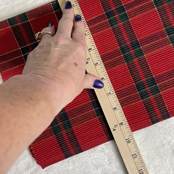 Bed Bath & Beyond Christmas Red & Green 6 Cloth Placemats & 8 Matching Napkins - Picture 9 of 10